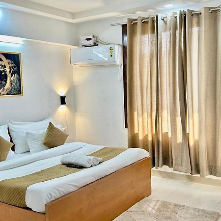 Aura Luxury Studio I Couple Friendly I Near Golf Course Road, Sector 57, Гургаон Экстерьер фото