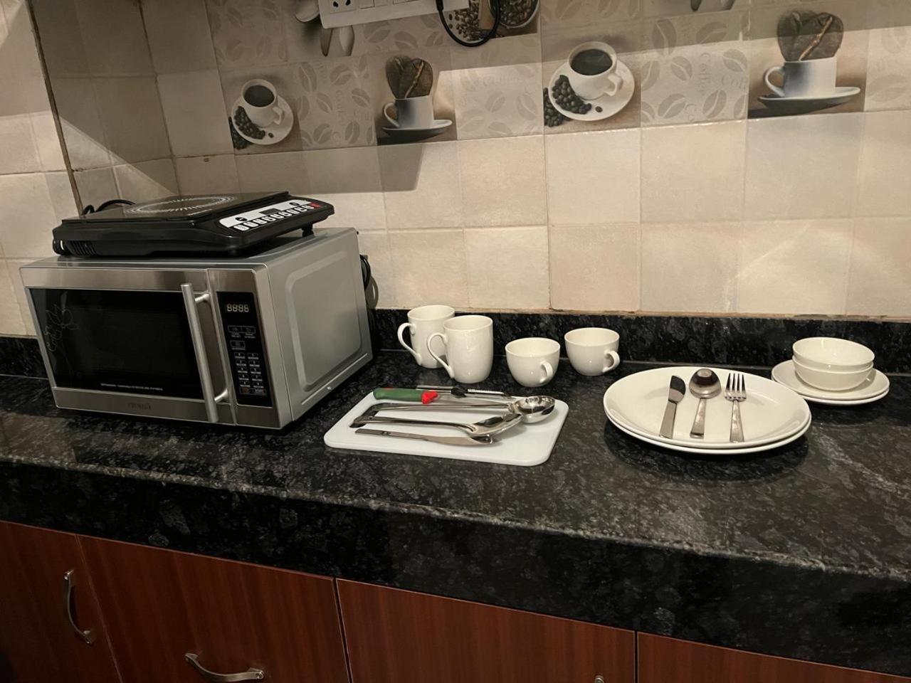 Aura Luxury Studio I Couple Friendly I Near Golf Course Road, Sector 57, Гургаон Экстерьер фото