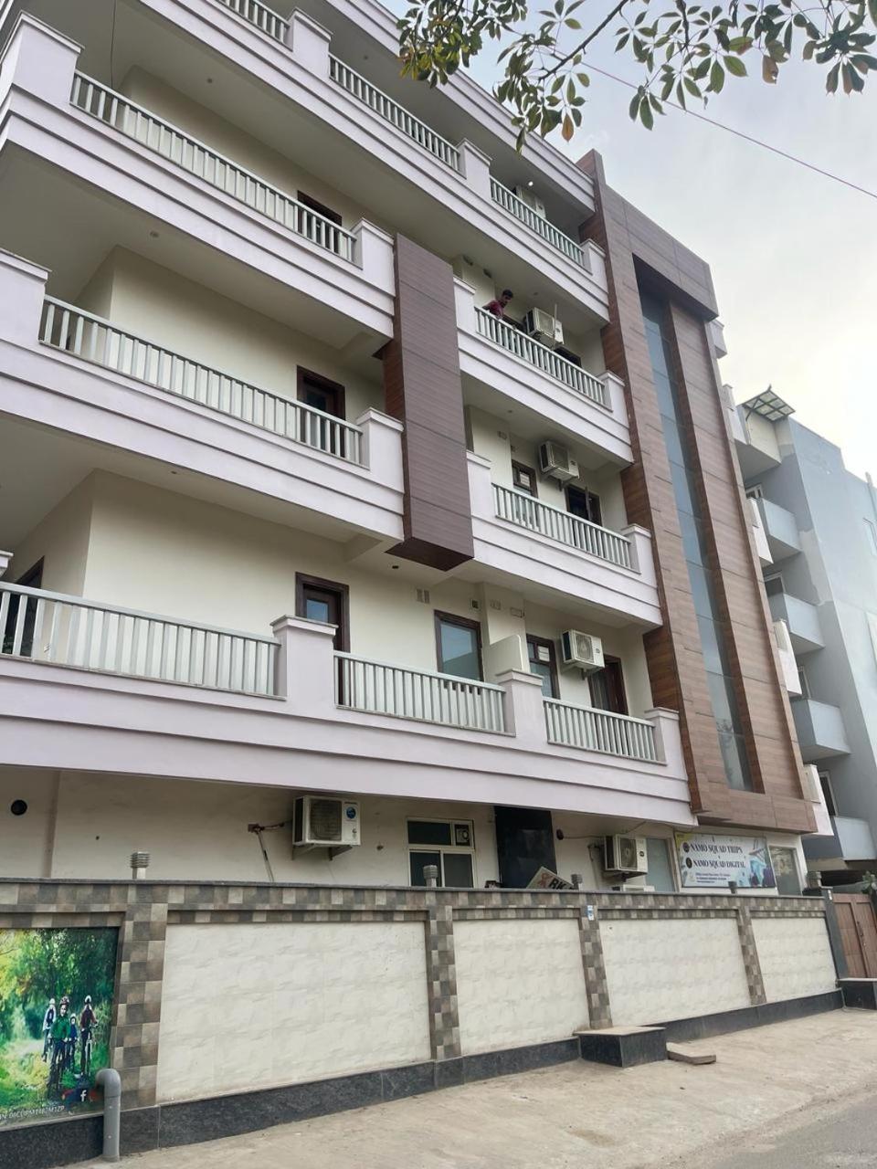 Aura Luxury Studio I Couple Friendly I Near Golf Course Road, Sector 57, Гургаон Экстерьер фото