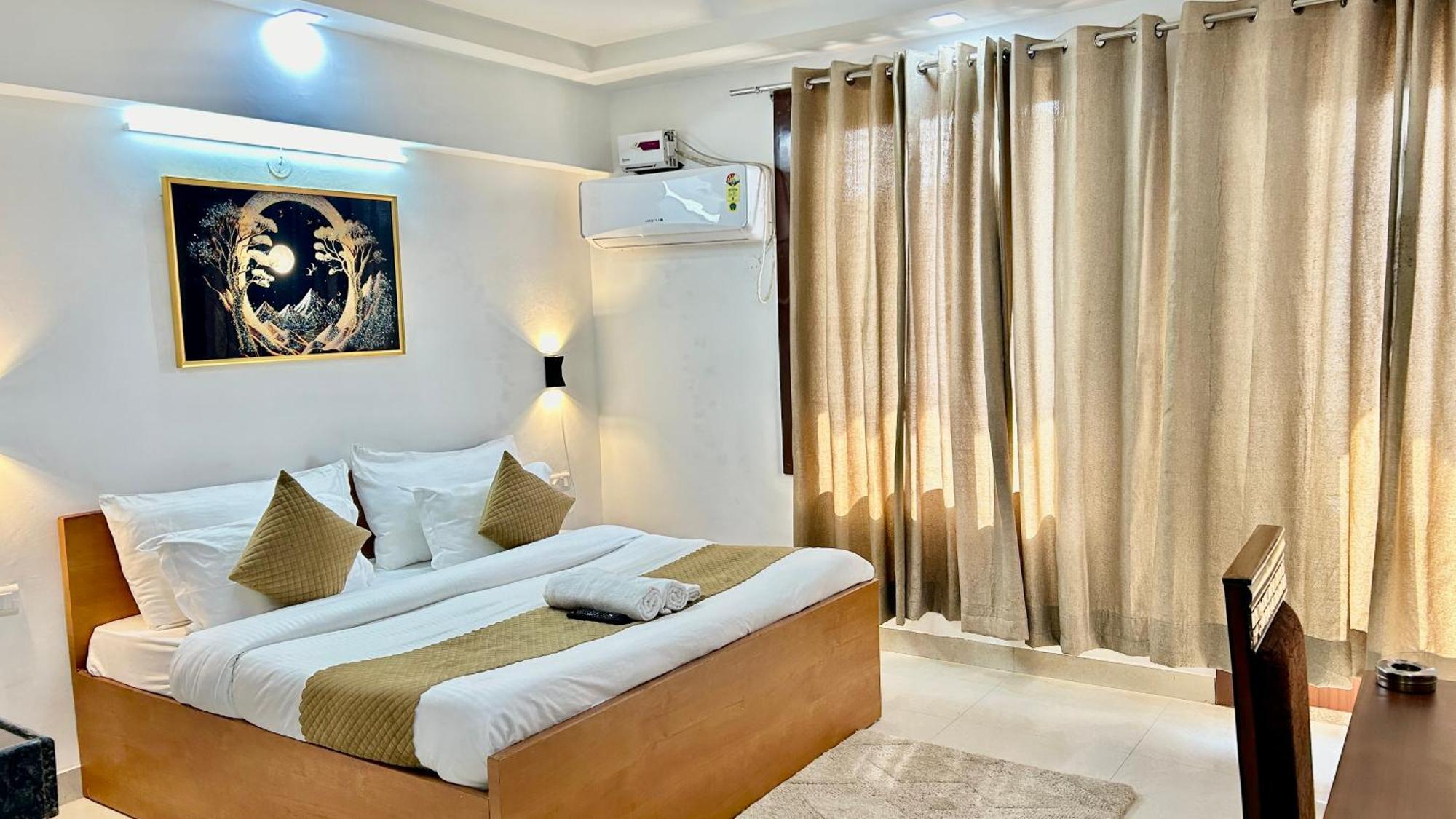 Aura Luxury Studio I Couple Friendly I Near Golf Course Road, Sector 57, Гургаон Экстерьер фото