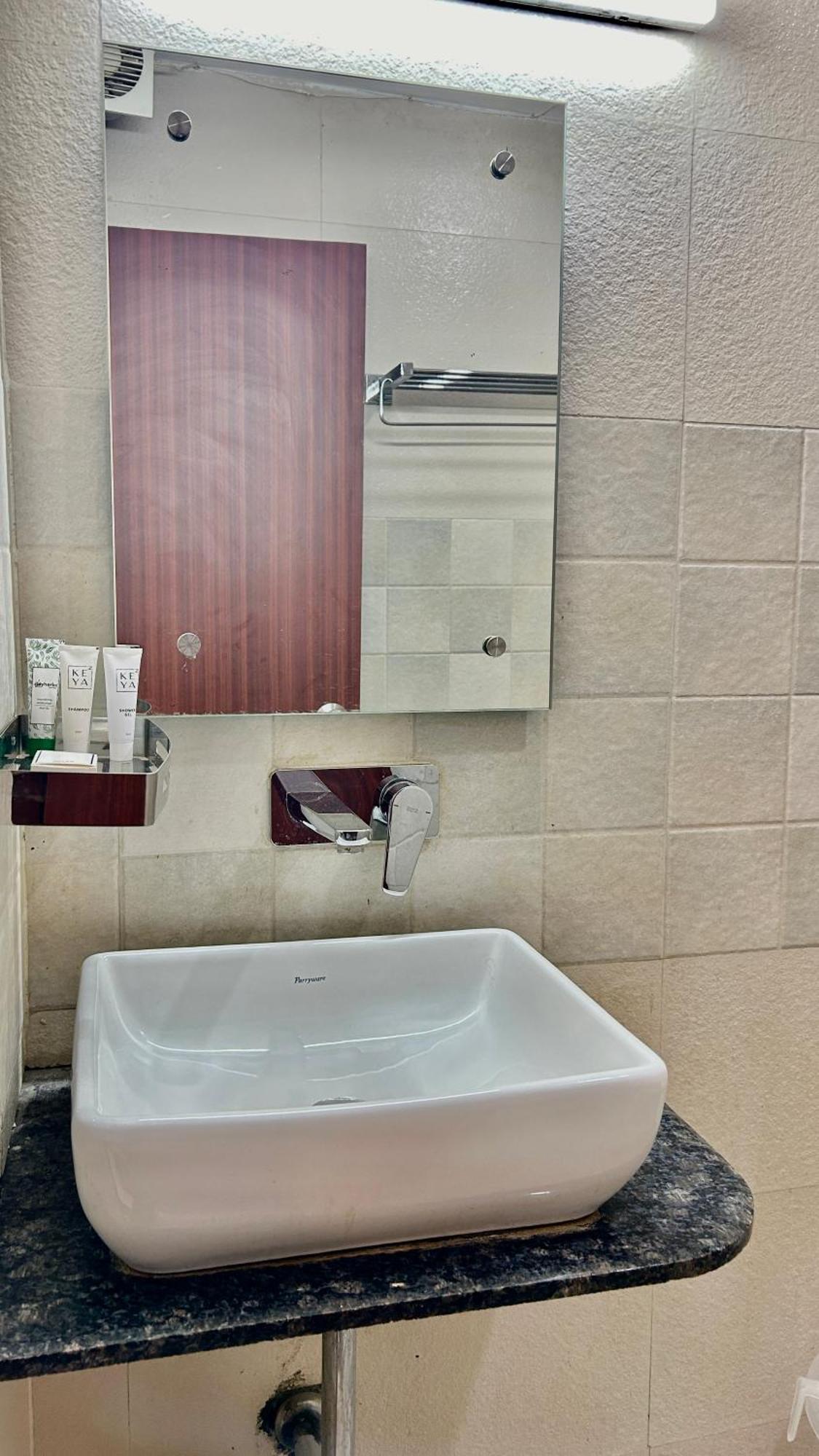 Aura Luxury Studio I Couple Friendly I Near Golf Course Road, Sector 57, Гургаон Экстерьер фото