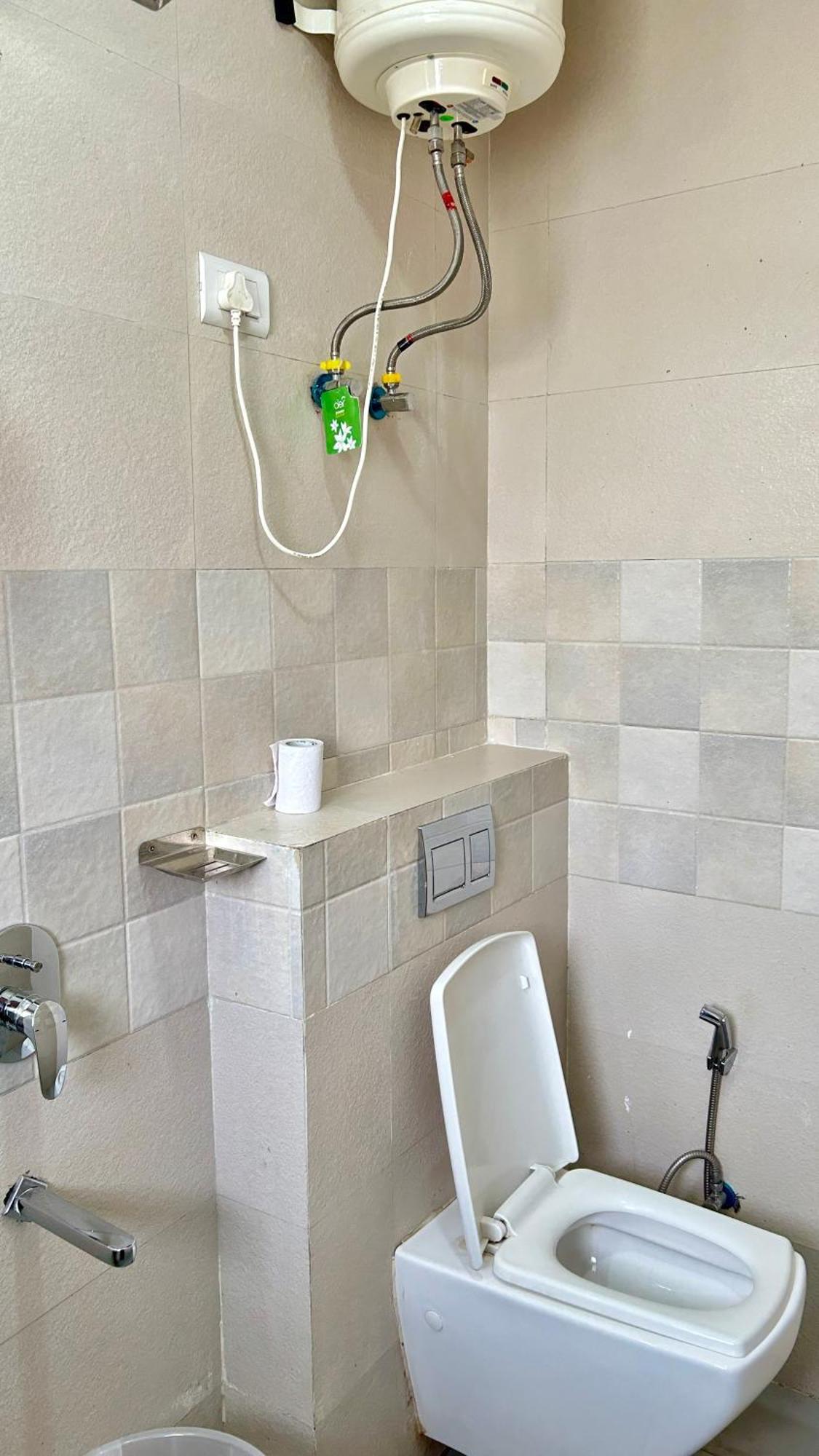 Aura Luxury Studio I Couple Friendly I Near Golf Course Road, Sector 57, Гургаон Экстерьер фото
