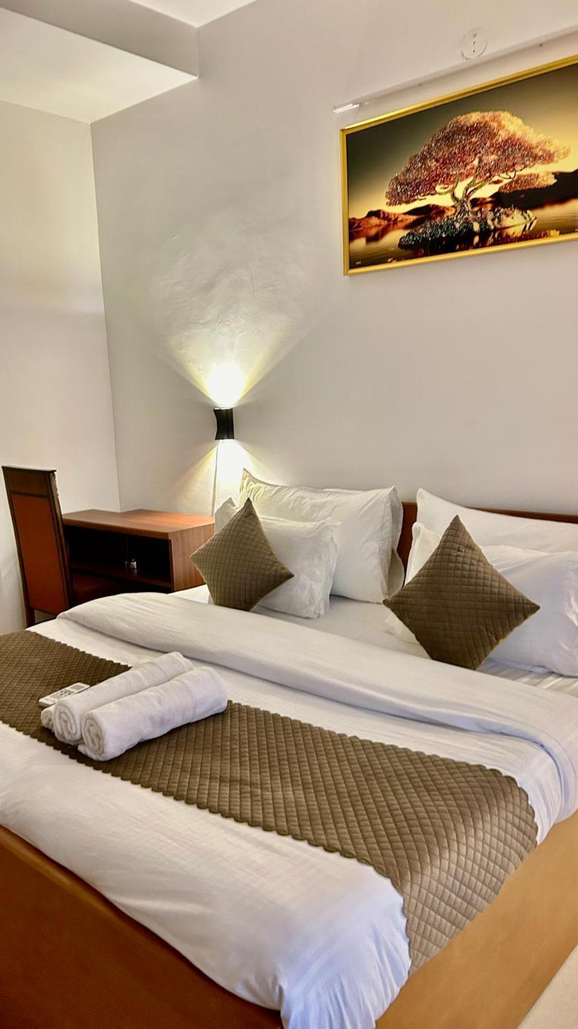 Aura Luxury Studio I Couple Friendly I Near Golf Course Road, Sector 57, Гургаон Экстерьер фото