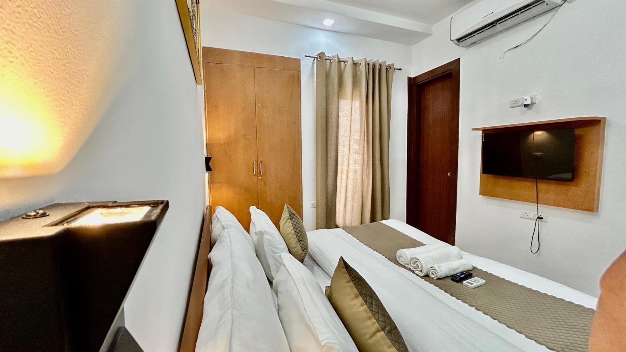 Aura Luxury Studio I Couple Friendly I Near Golf Course Road, Sector 57, Гургаон Экстерьер фото