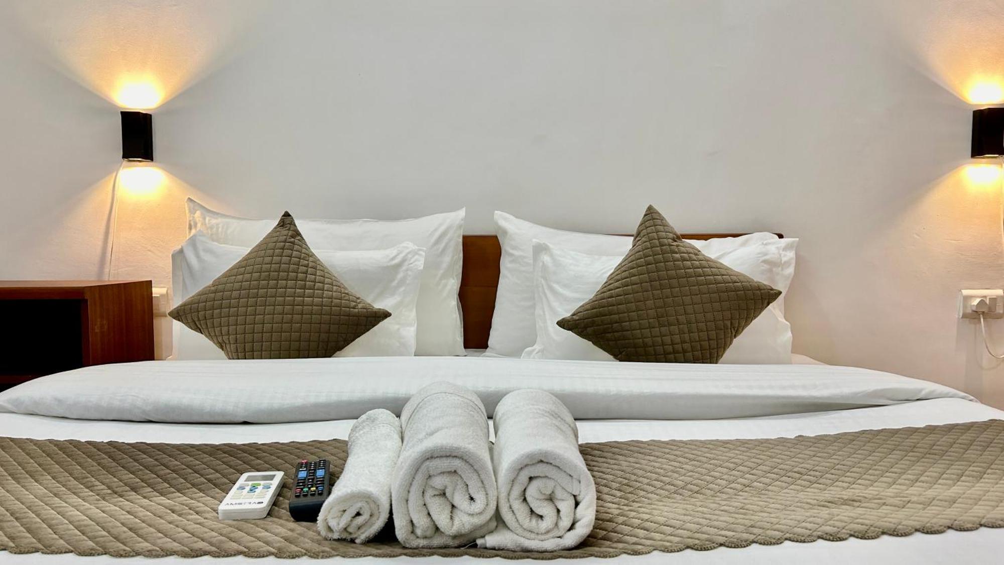 Aura Luxury Studio I Couple Friendly I Near Golf Course Road, Sector 57, Гургаон Экстерьер фото